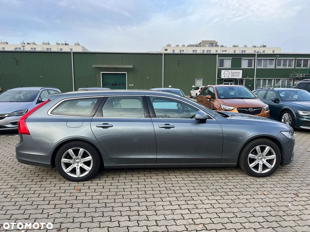 Volvo V90 D4 Momentum - 9