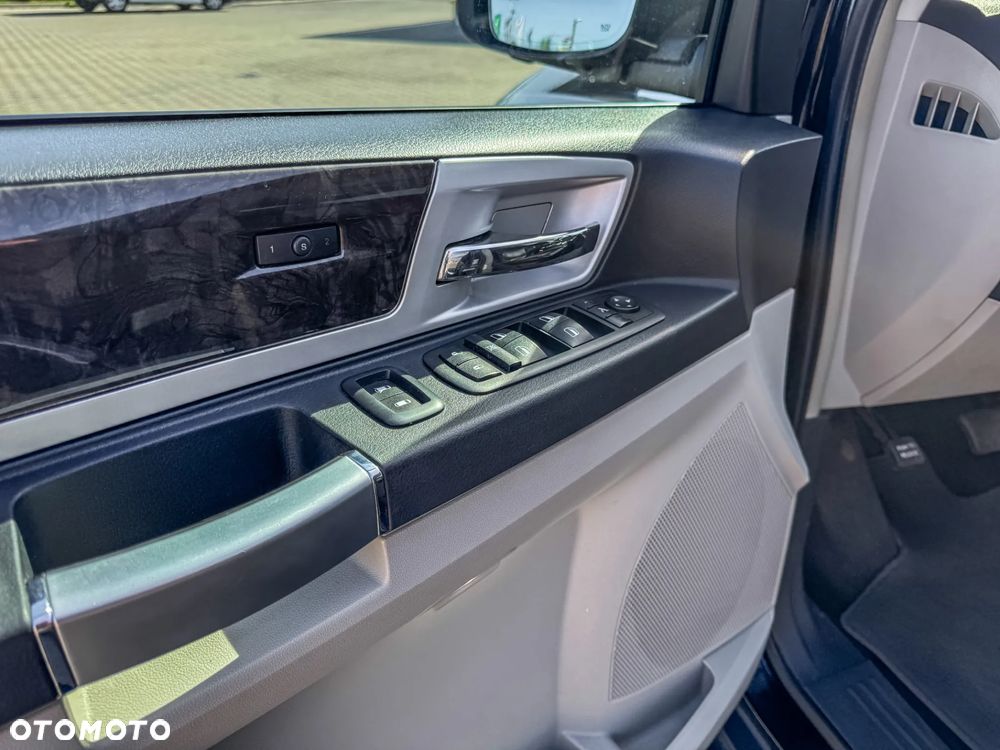 Chrysler Grand Voyager - 15