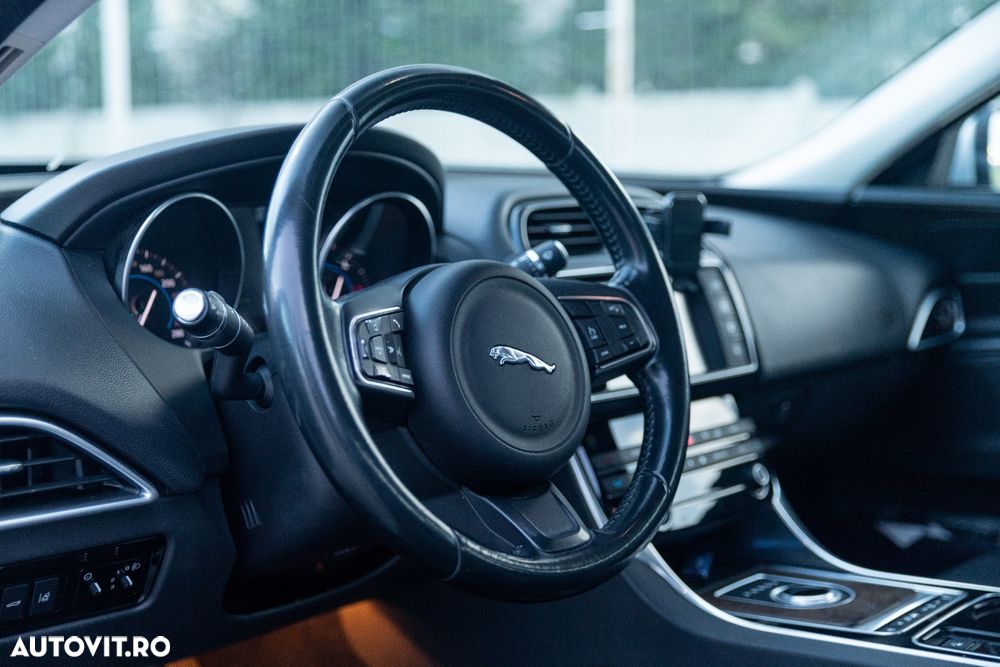 Jaguar XE - 7