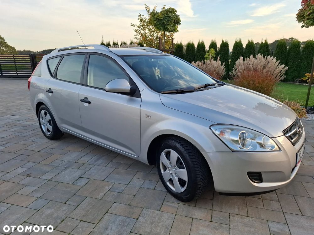 Kia Ceed - 24