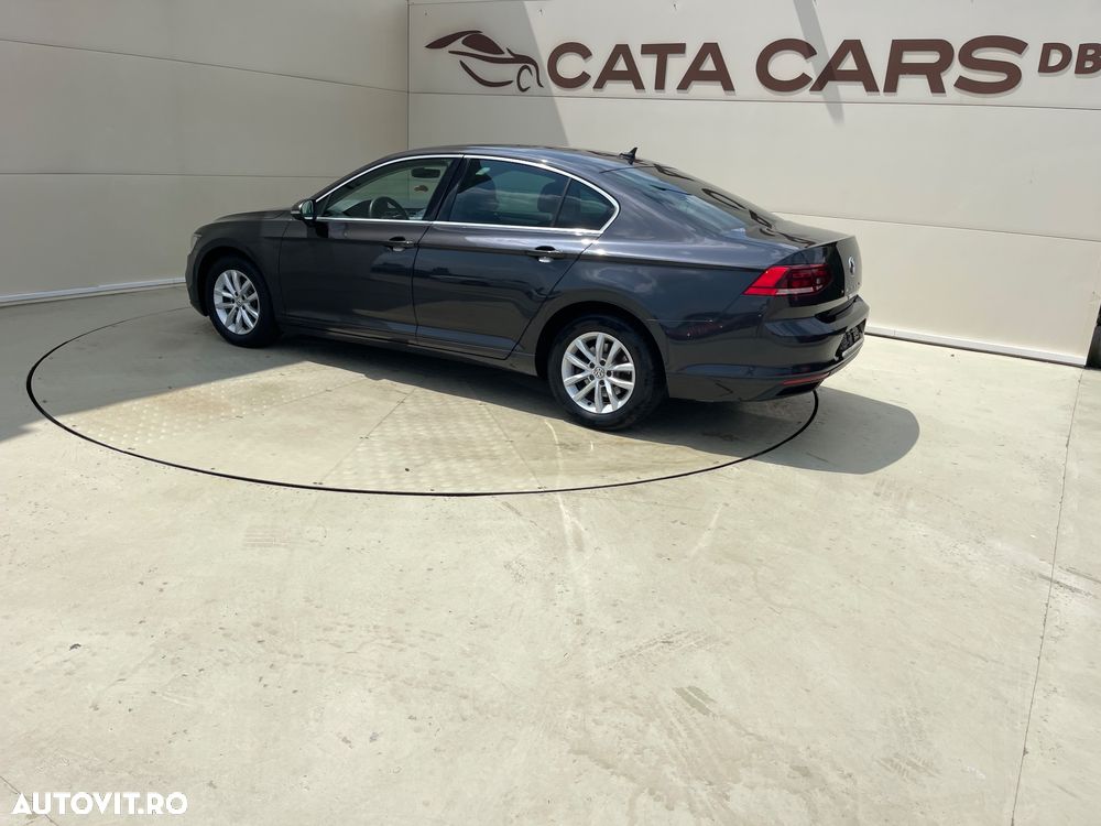 Volkswagen Passat - 10