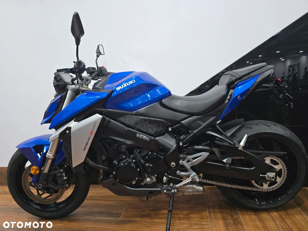 Suzuki GSX - 7