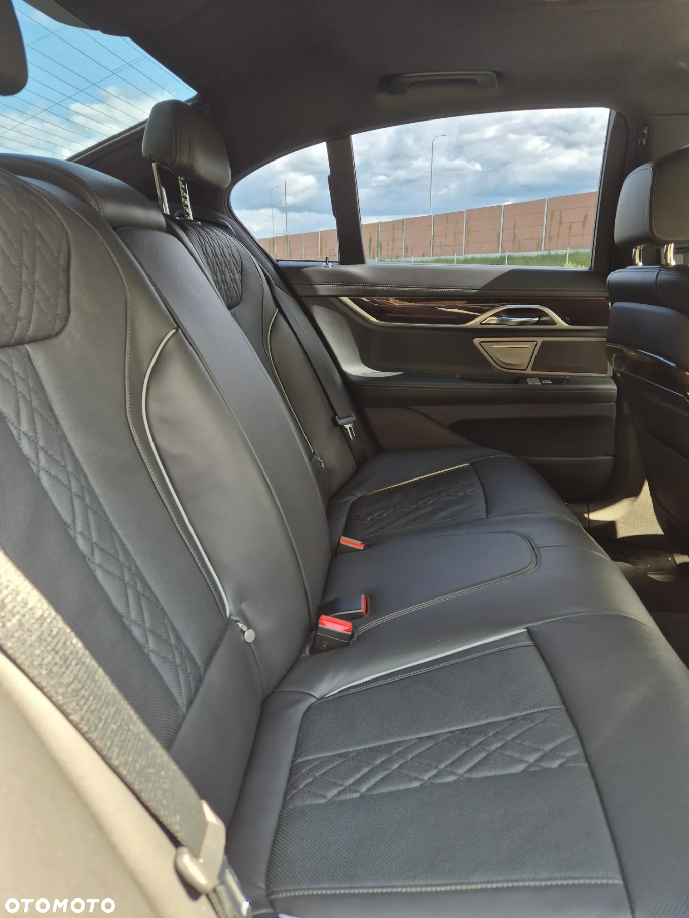 BMW Seria 7 750i - 15