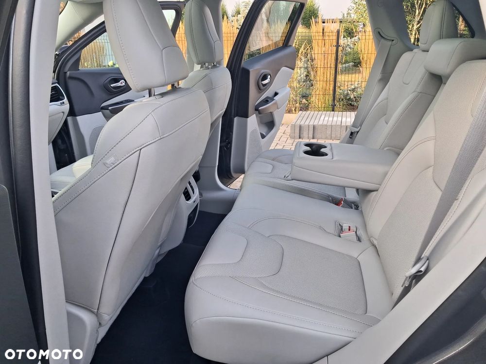 Jeep Cherokee - 21