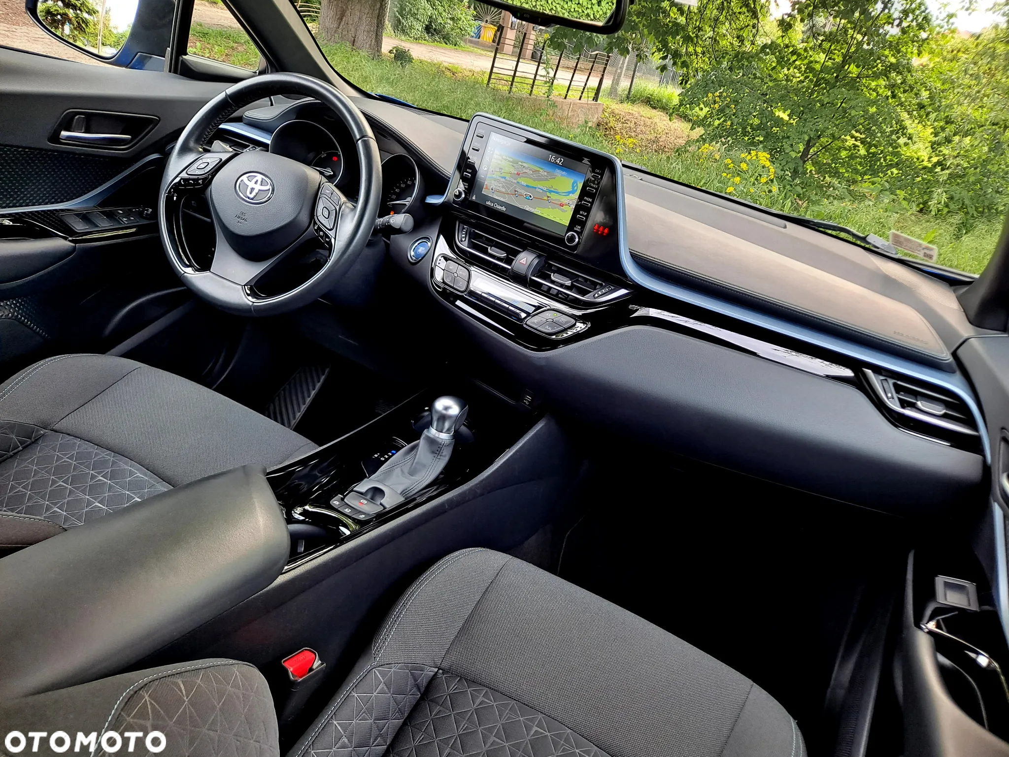 Toyota C-HR 2.0 Hybrid Executive - 34