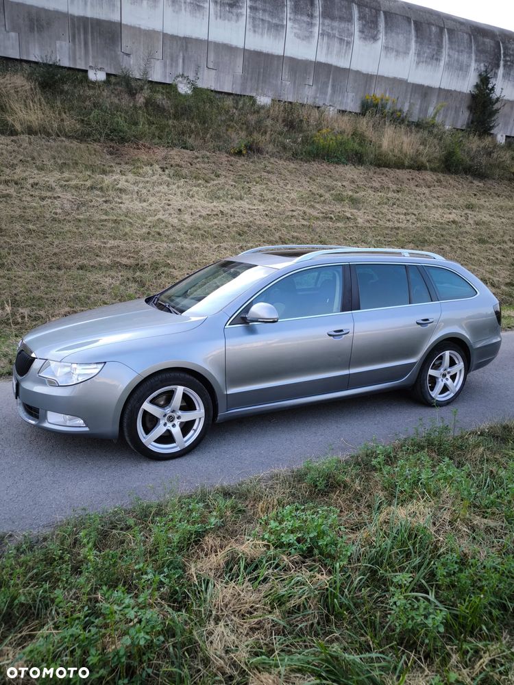 Skoda Superb 2.0 TDI Comfort DSG - 2