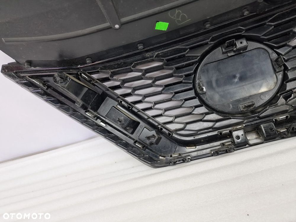 NISSAN QASHQAI II LIFT 17- ATRAPA / GRILL PRZEDNI PRZÓD / ZNACZEK NA KAMERE / POD RADAR , NR 62310HV3 , NR AUKCJI GR112 - 20
