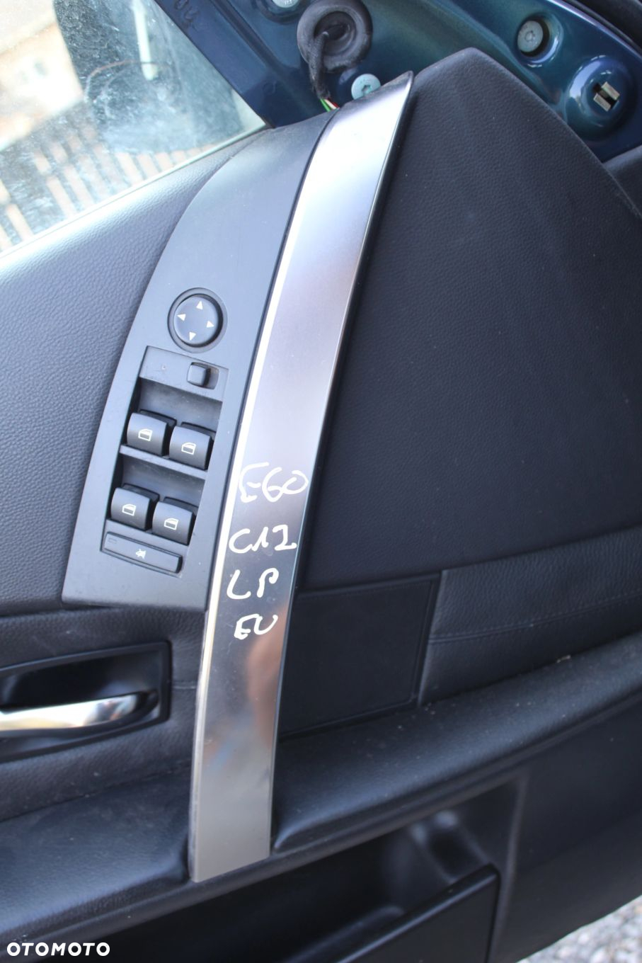 DEKORY WNĘTRZA BOCZKÓW DRZWI SREBNE BMW E60 EUROPA - 7