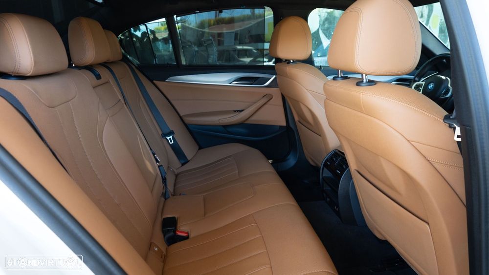 BMW 530 e Pack M - 14