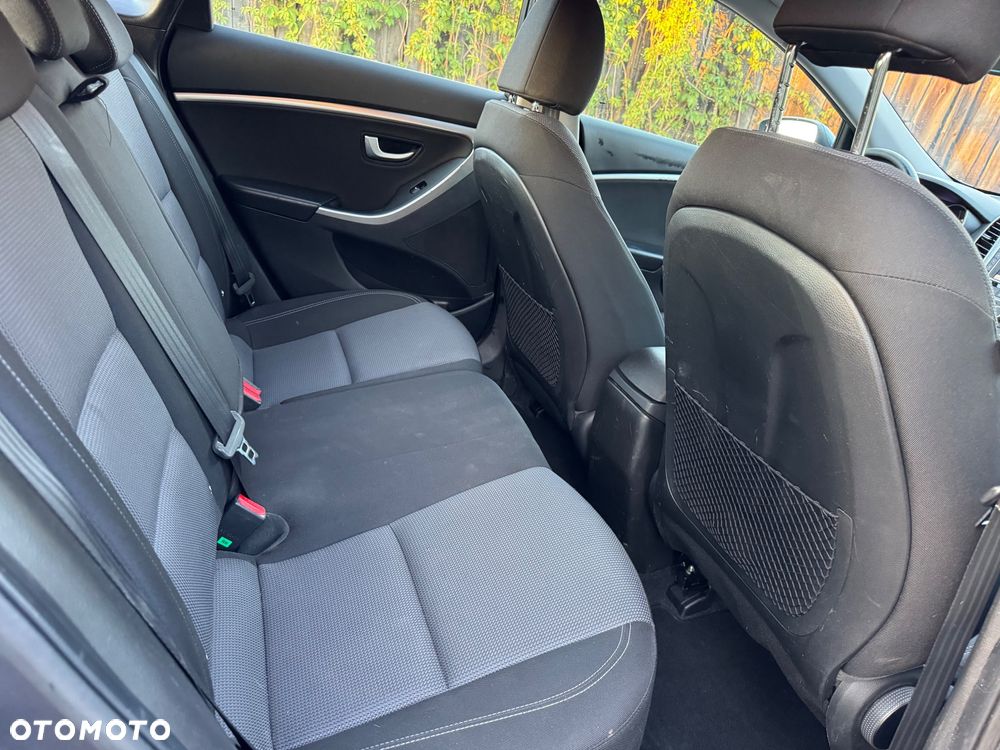 Hyundai i30 blue 1.6 CRDi Classic Navigation - 12