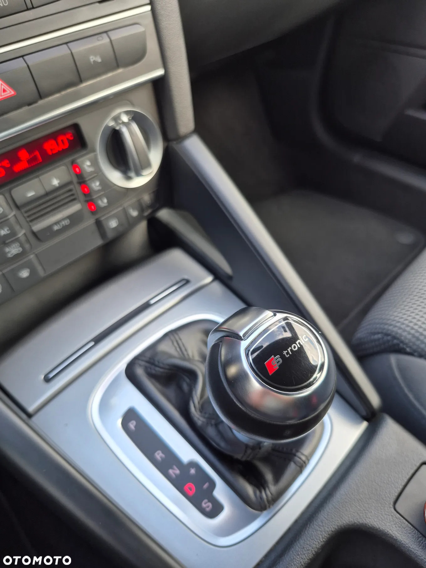 Audi A3 2.0 TDI DPF Ambiente S tronic - 14