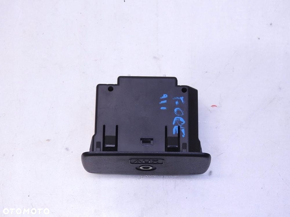 GNIAZDO AUX SUBARU FORESTER III - 2