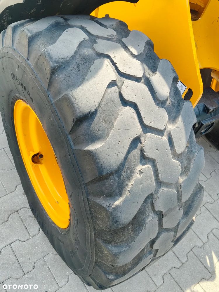 JCB 406 - 8