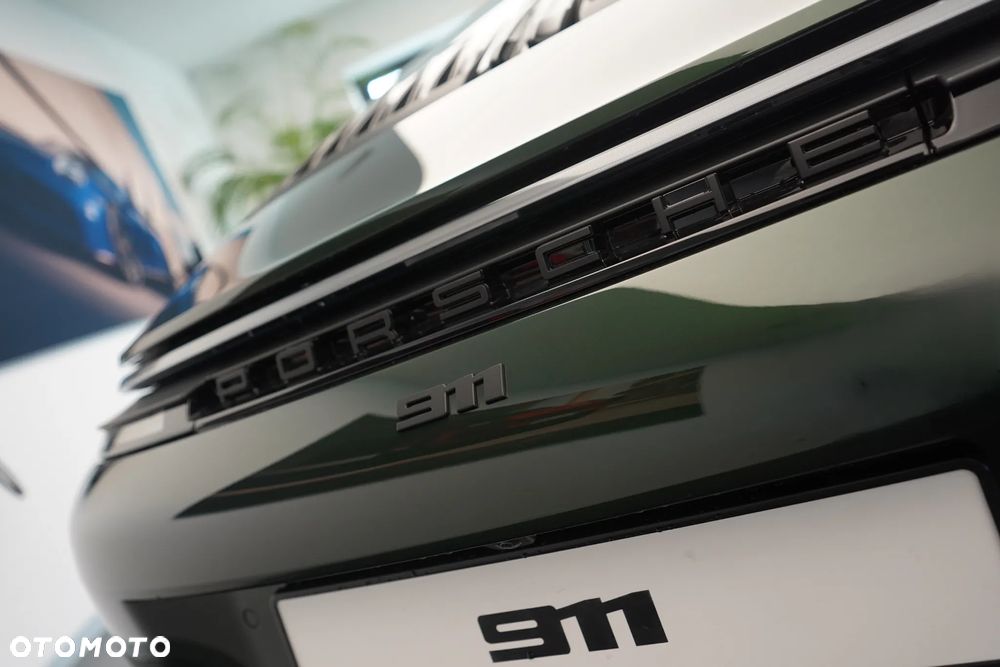 Porsche 911 Carrera 4 GTS - 34