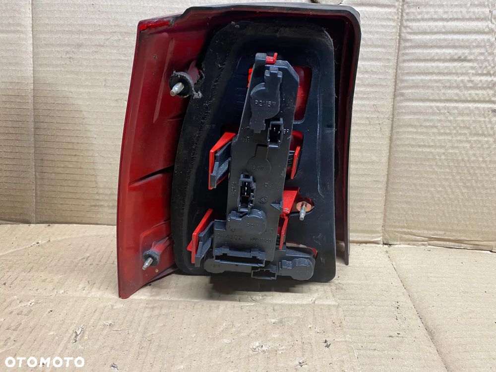 LAMPA TYLNA PRAWA VOLKSWAGEN VW GOLF IV 1J9945258A - 4