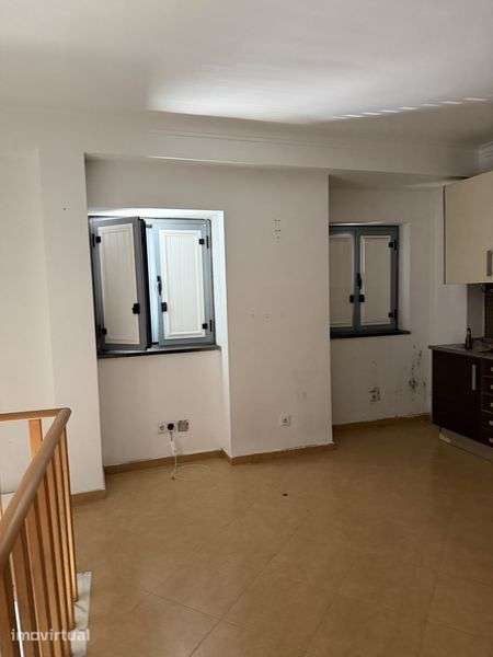 Arrenda-se apartamento T1 no barreiro ao pe do forum - Grande imagem: 4/9