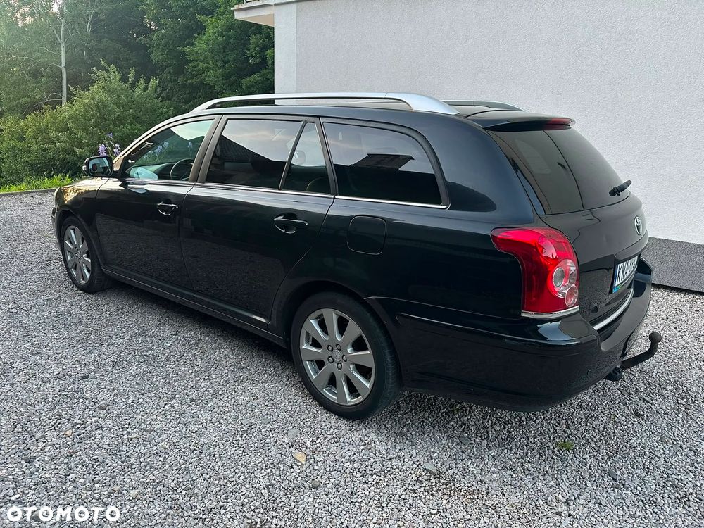 Toyota Avensis - 14
