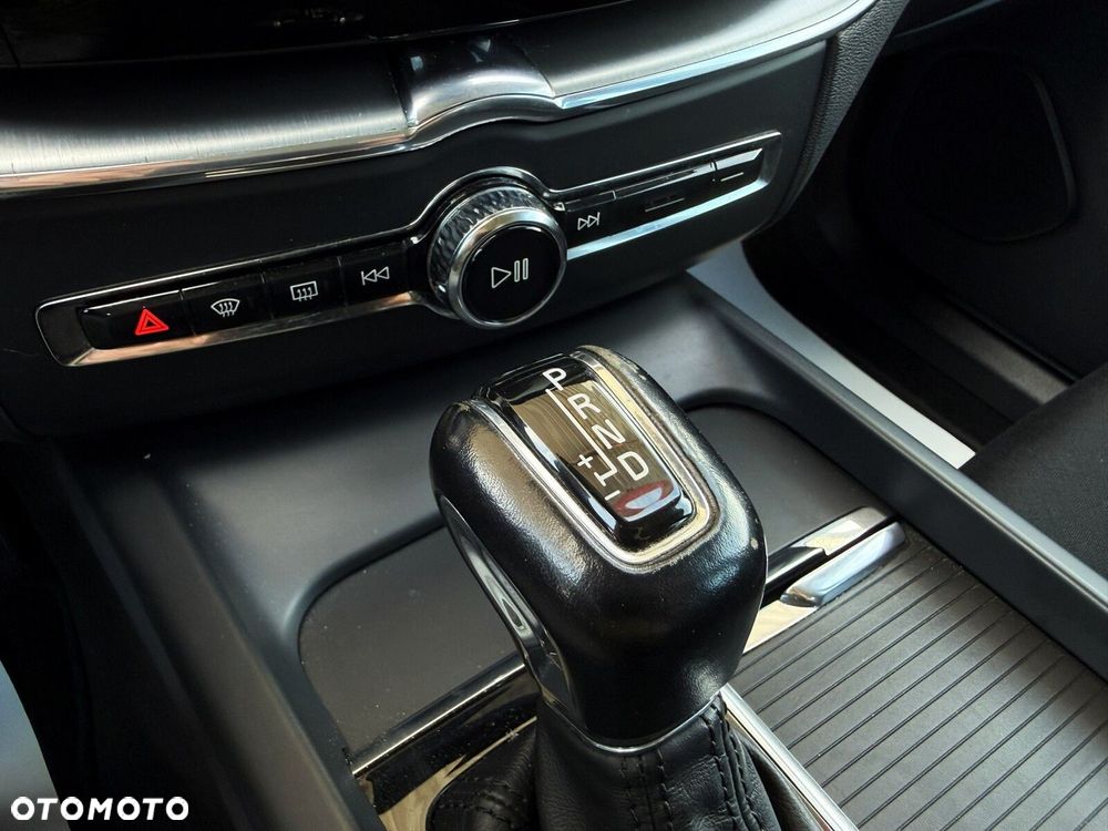 Volvo XC 60 T4 Momentum Pro - 29