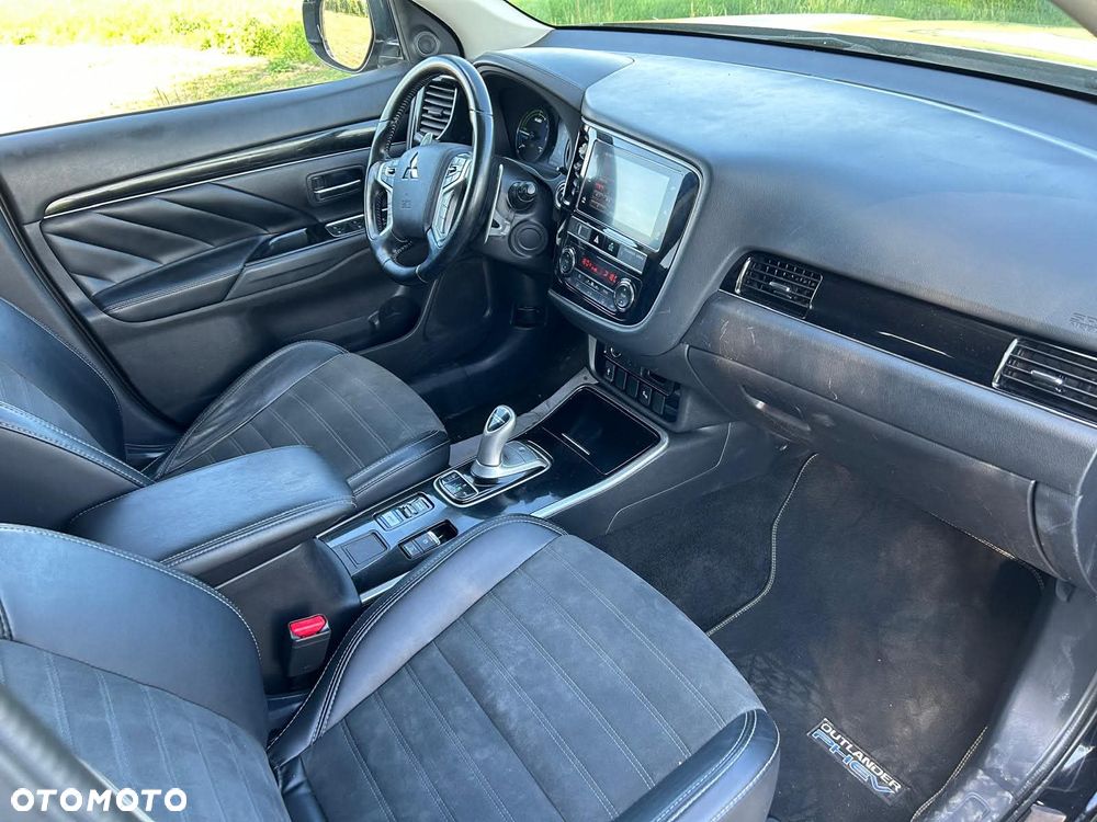 Mitsubishi Outlander - 13