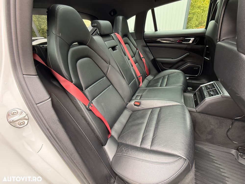 Porsche Panamera 4 - 22