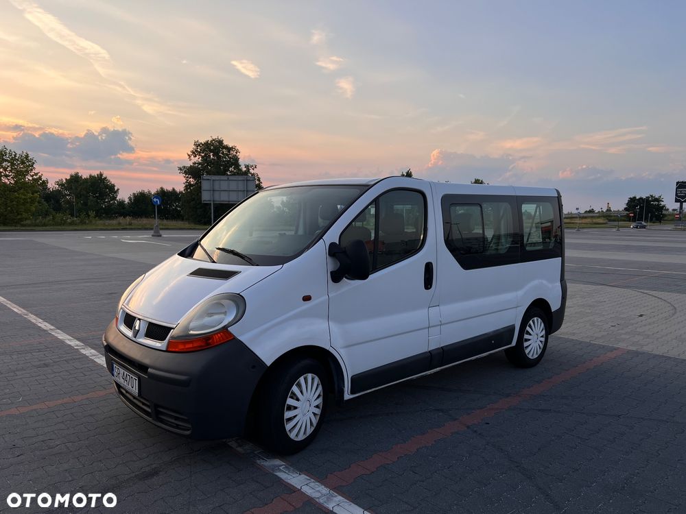 Renault Trafic Passenger - 1