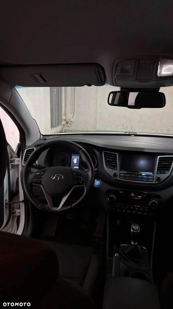 Hyundai Tucson 2.0 CRDI BlueDrive Style 2WD - 18