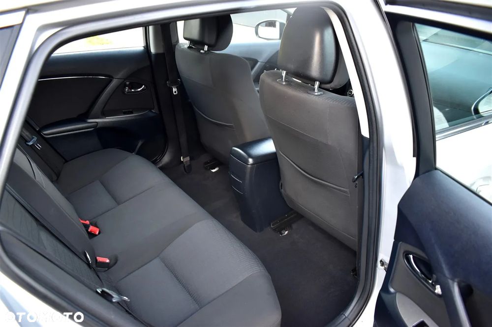 Toyota Avensis 1.8 Sol NAVI - 24