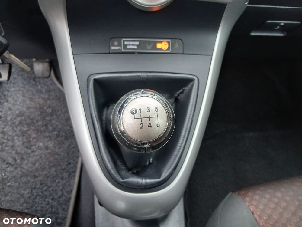 Toyota Verso 1.8 Executive - 23