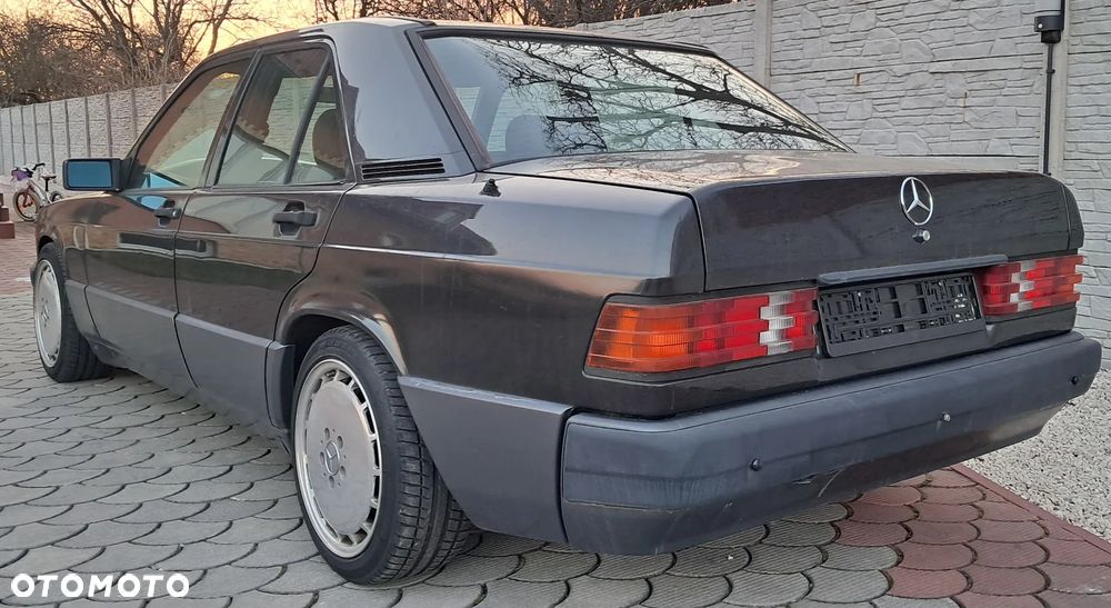 Mercedes-Benz W201 (190) - 9