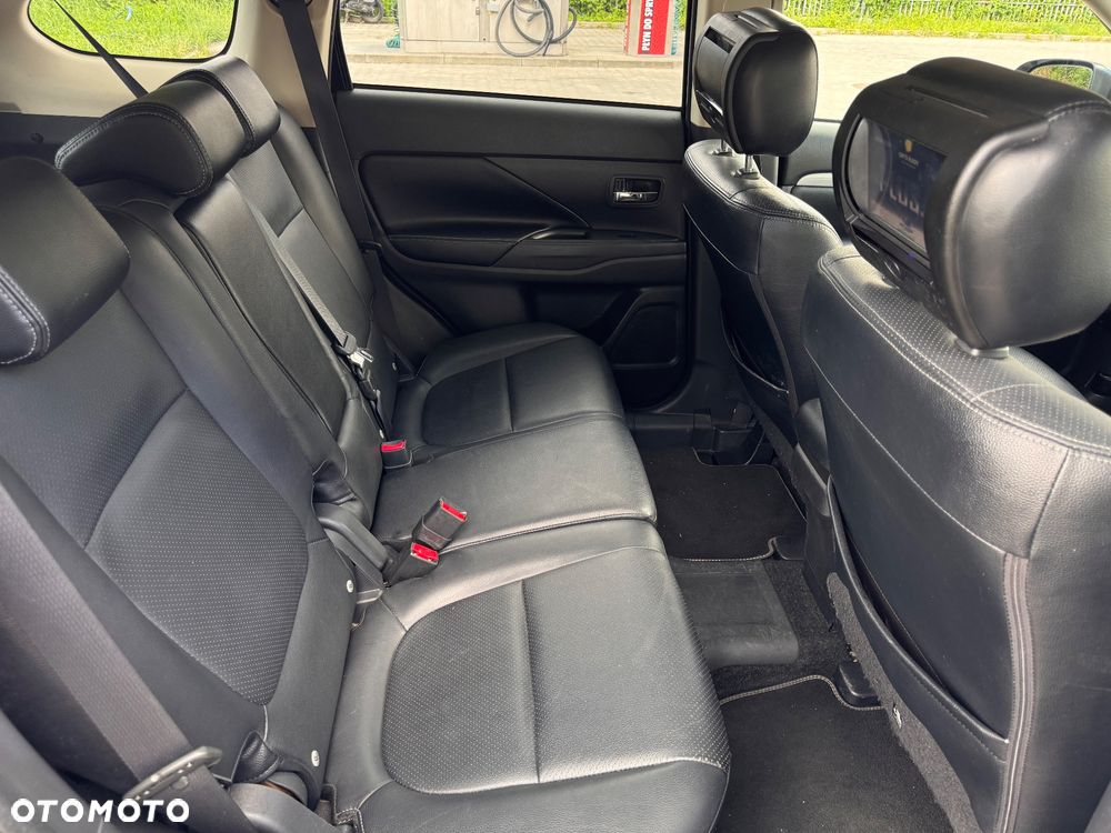 Mitsubishi Outlander - 12