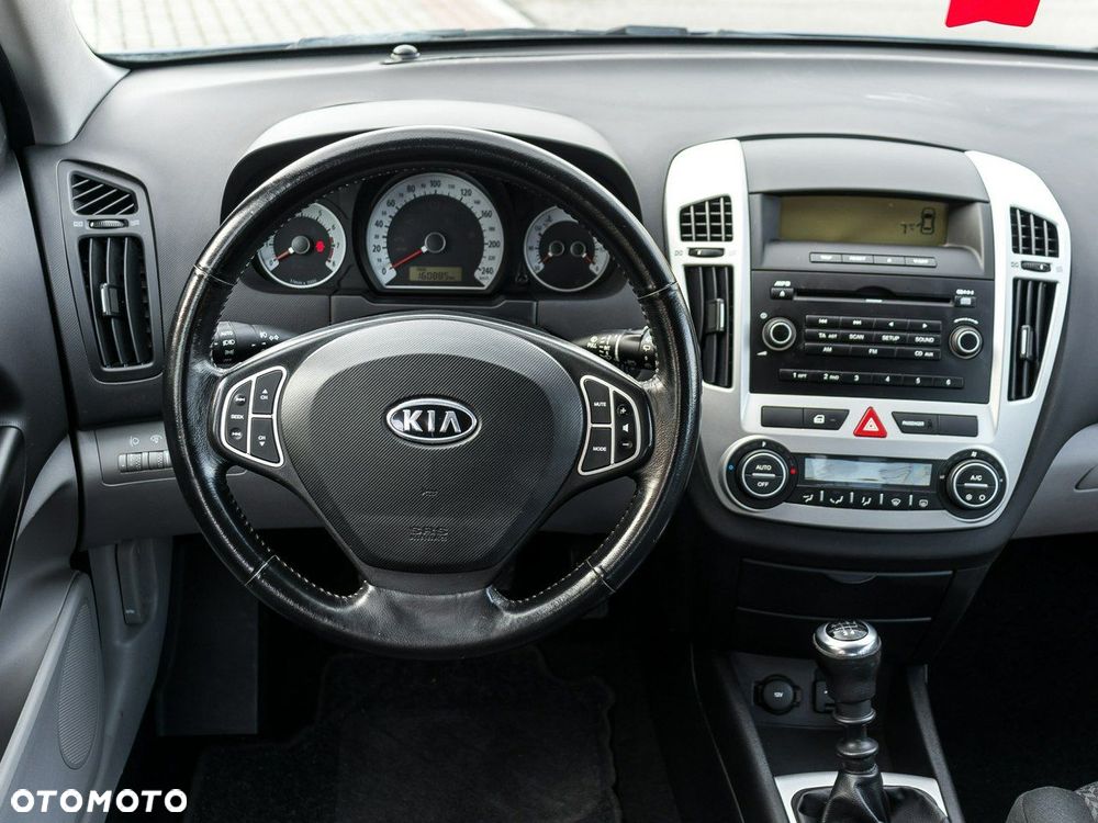 Kia Ceed 1.4 CVVT Attract - 17