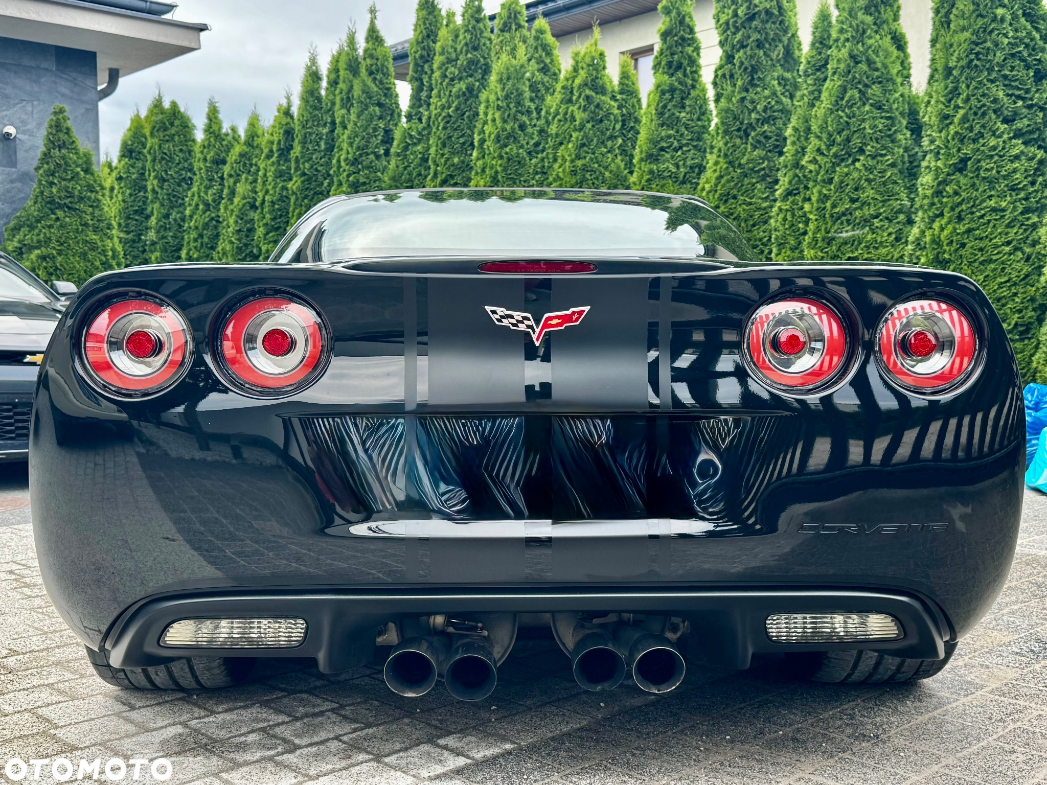 Chevrolet Corvette - 11