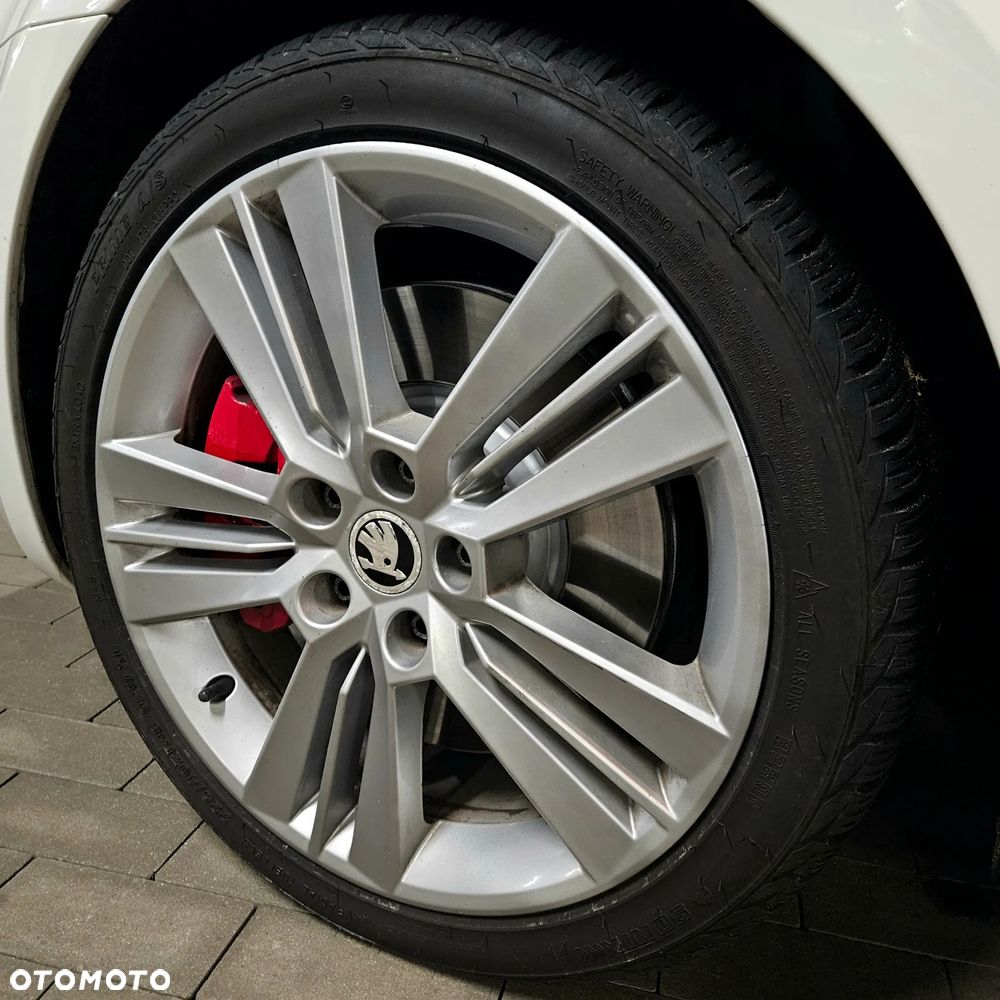 Skoda Octavia 2.0 TDI DSG RS - 10