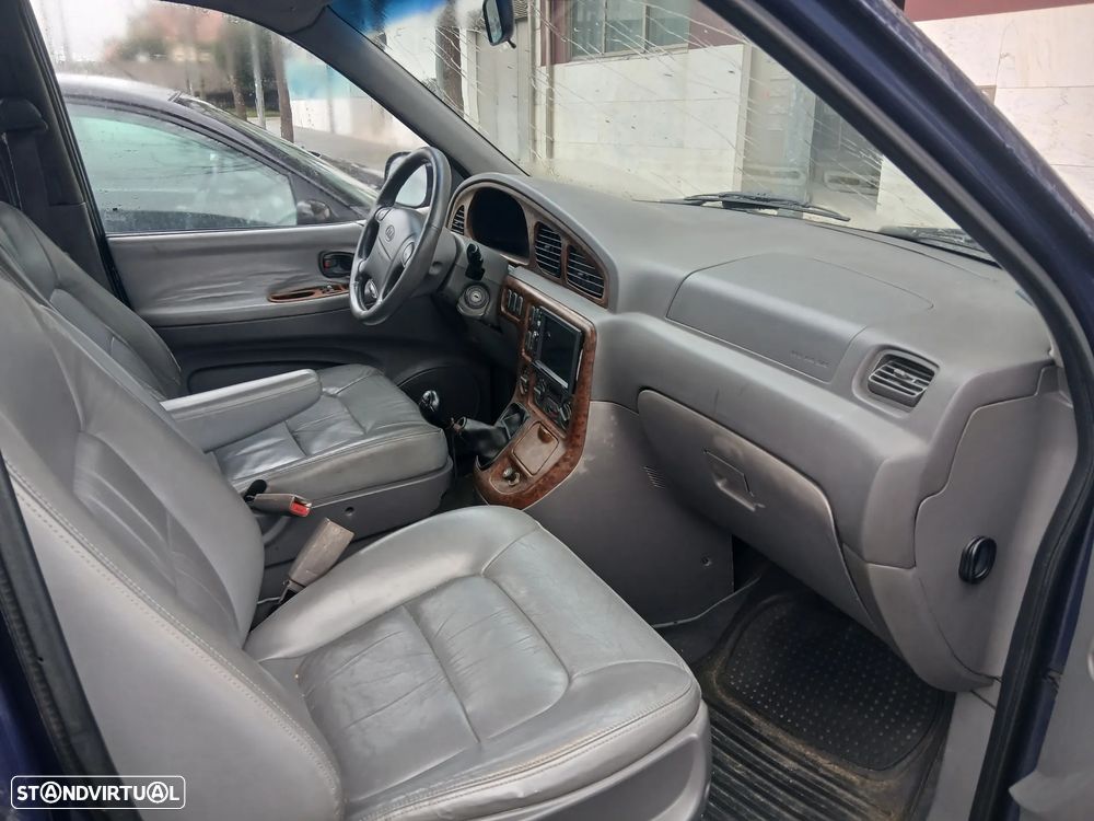 Kia Carnival 2.9 TDi LS Top - 3