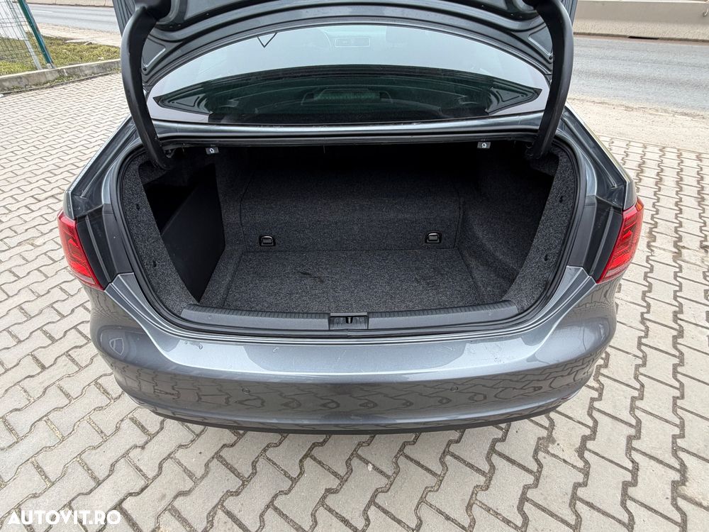 Volkswagen Jetta - 31