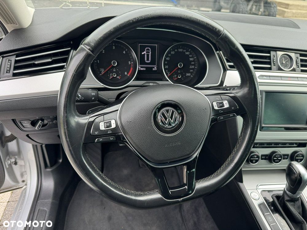 Volkswagen Passat - 22