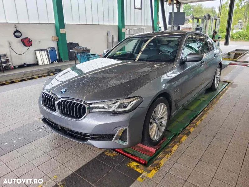 BMW Seria 5 530e xDrive Aut. Luxury Line - 1