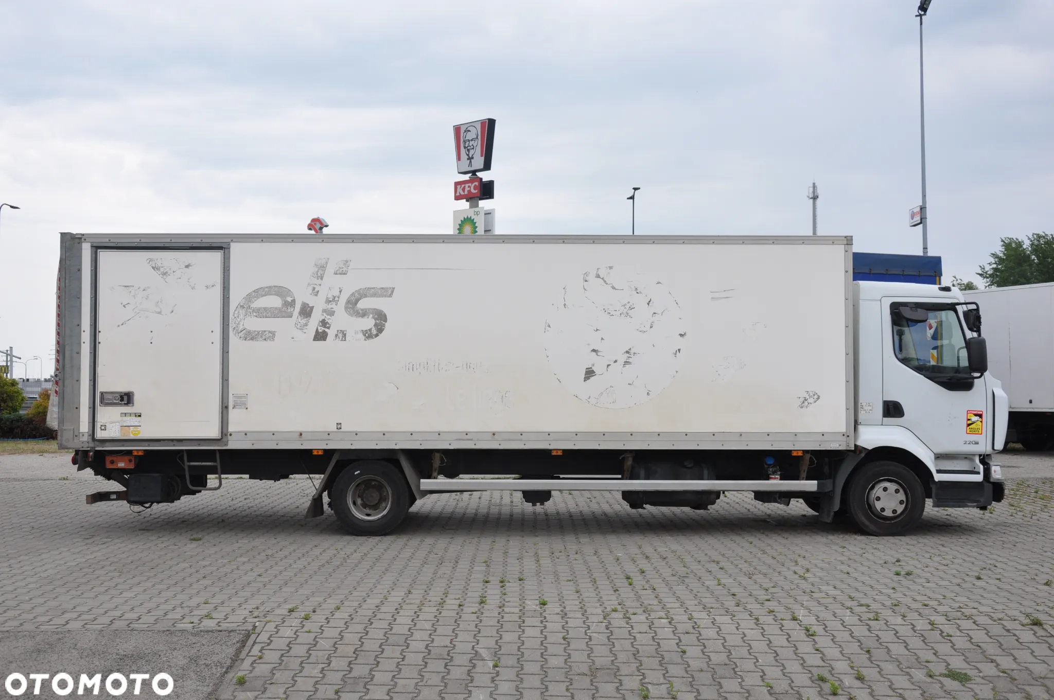 Renault MIDLUM 12.220 dł kontenera 7,90m - 8