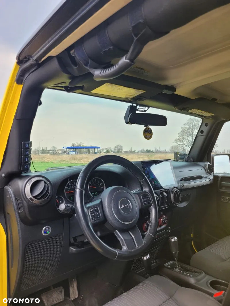 Jeep Wrangler Unlimited 3.8 Sahara - 18