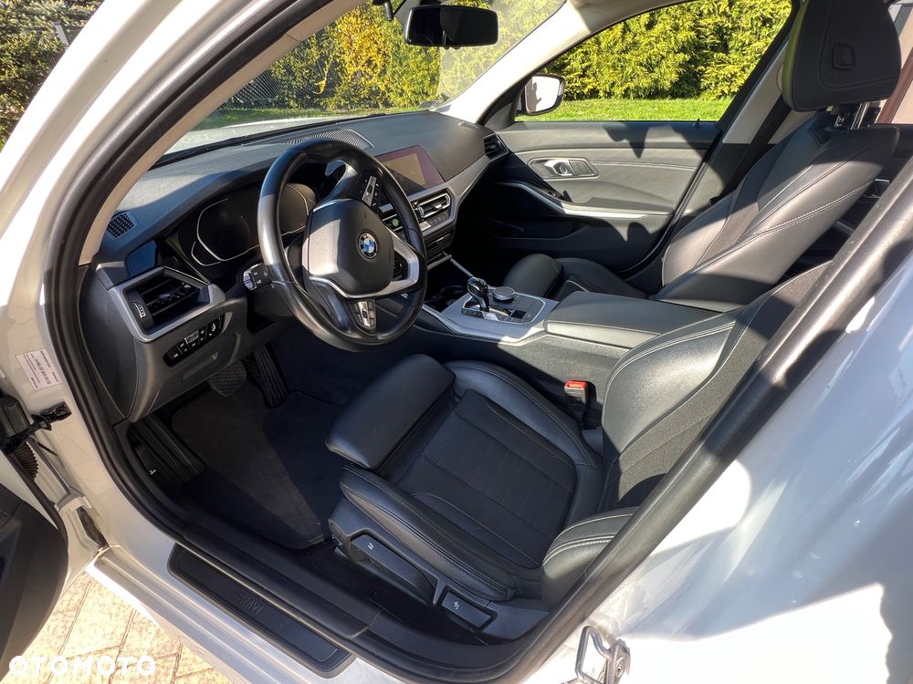 BMW Seria 3 318i - 10