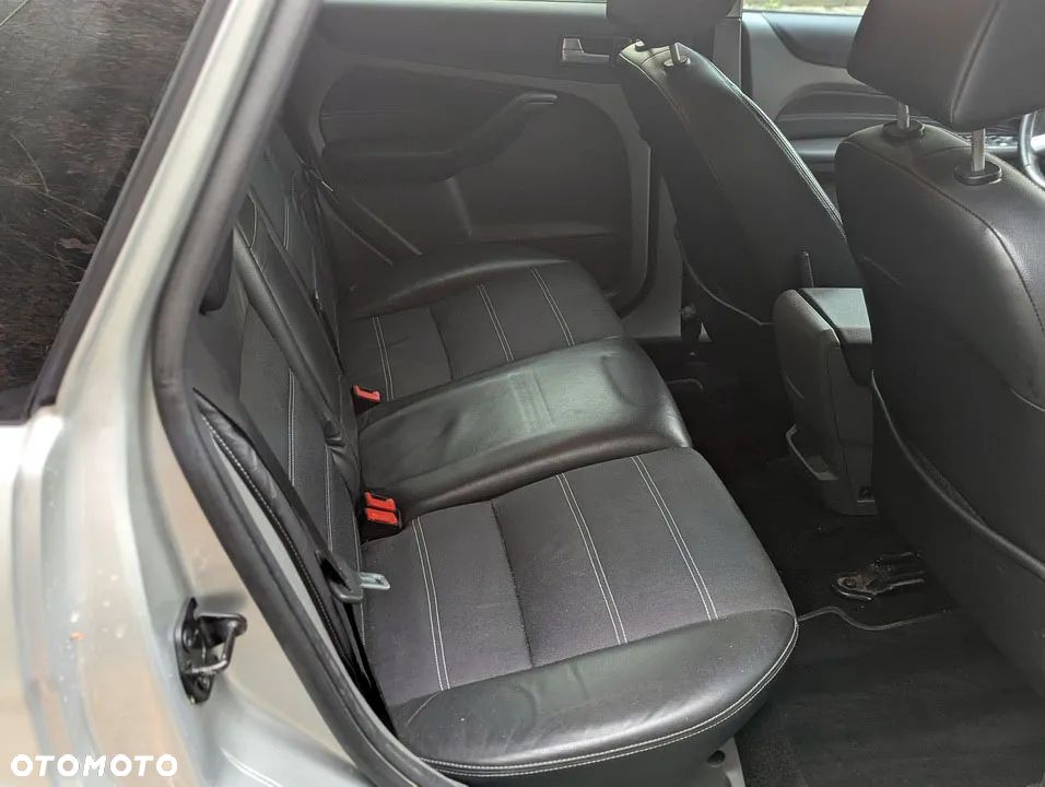 Ford Focus 1.6 16V Ghia - 9