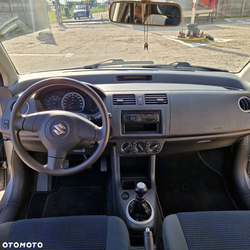 Suzuki Swift 1.3 Club - 6