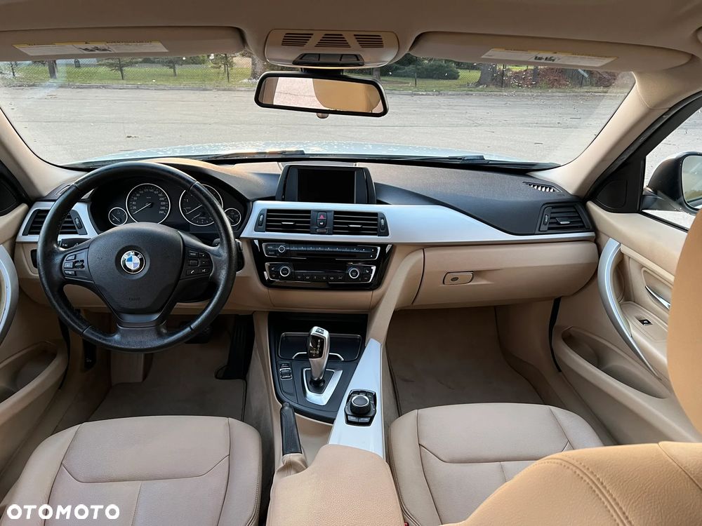BMW Seria 3 320i - 9