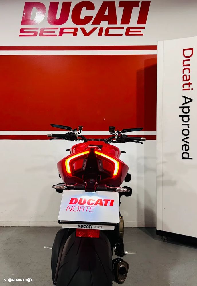 Ducati Streetfighter V4 S RED - 11