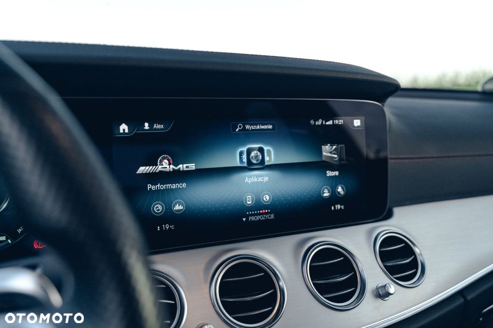 Mercedes-Benz Klasa E AMG 53 4-Matic+ - 22