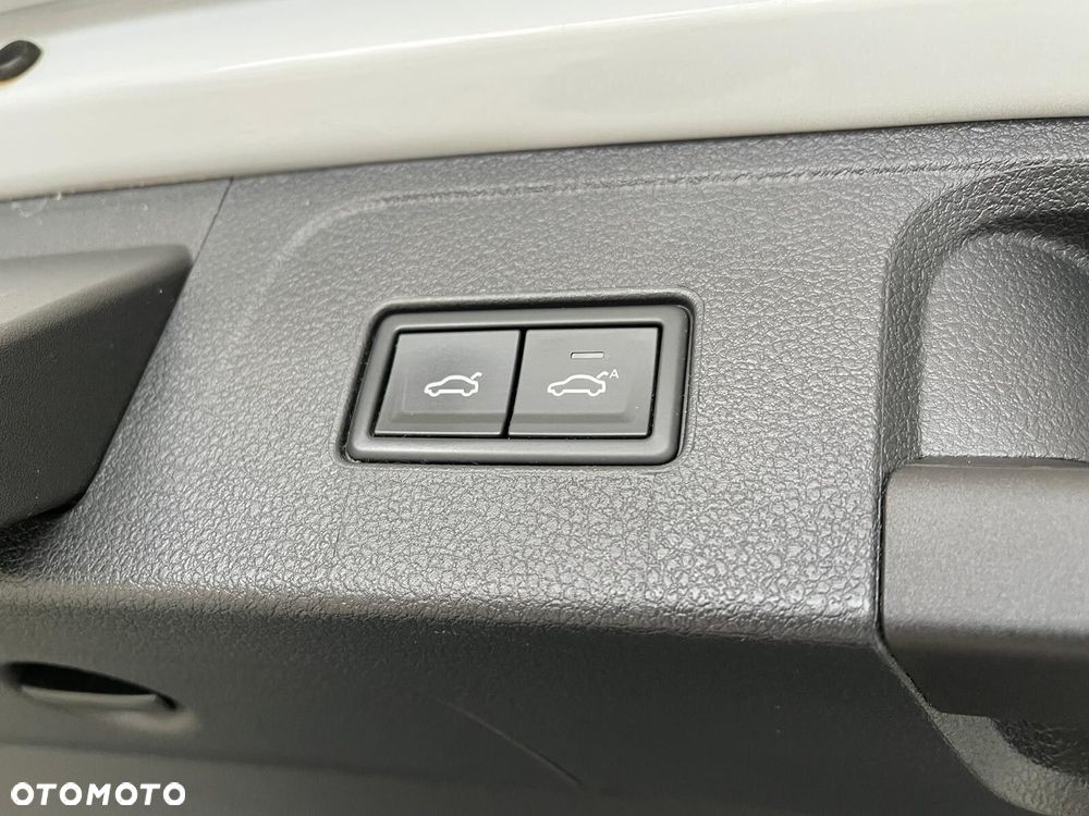 Volkswagen Passat Variant 2.0 TSI Elegance DSG - 8