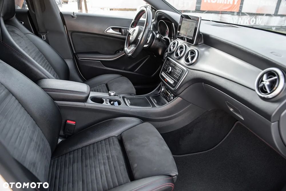 Mercedes-Benz CLA 220 4Matic 7G-DCT AMG Line - 30