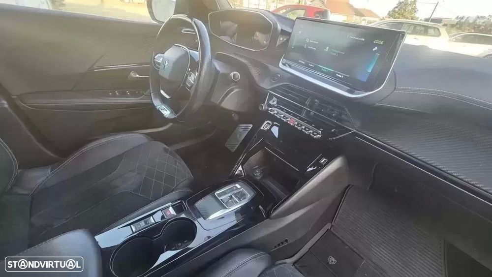 Peugeot e-2008 GT Pack - 32