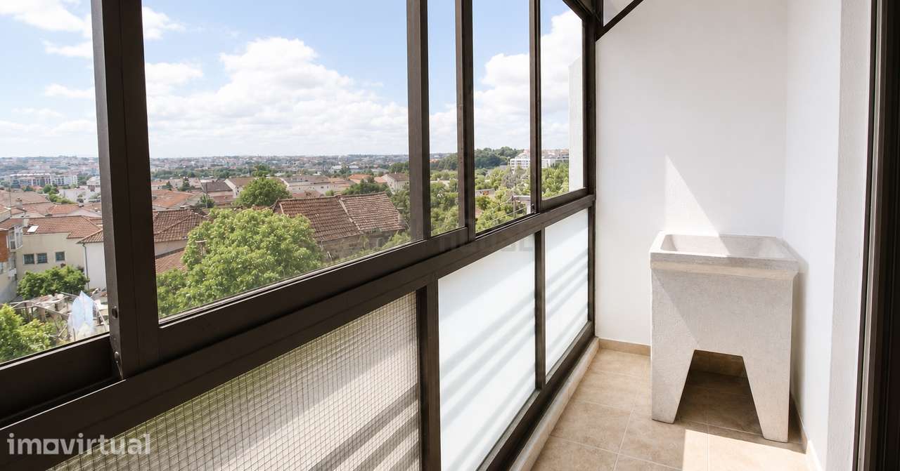 Apartamento T3 com Garagem, Totalmente Remodelado - Abraveses - Grande imagem: 3/15