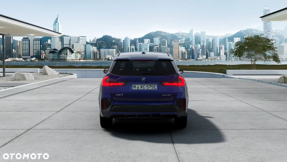 BMW iX1 eDrive20 M Sportpaket - 7